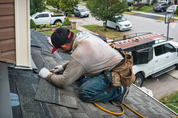 Professional Roofing technician working in Hopedale, IL